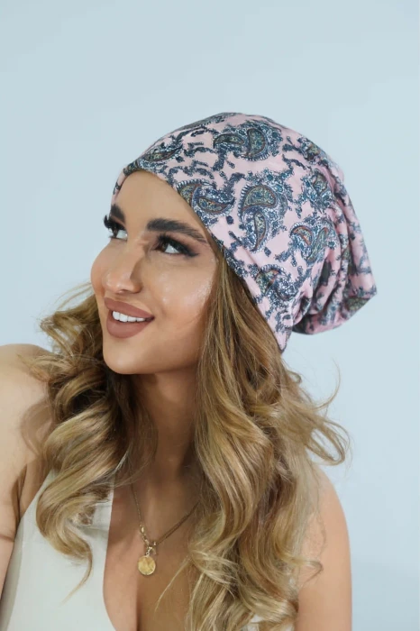 ვარდისფერი ჩალმა ცისფერი პრინტით